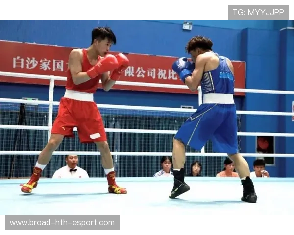 拳击史上最强左勾拳再现,观众起立狂吼